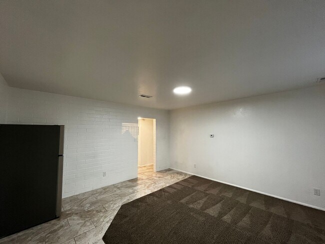 Photo - NEW Fall/Winter Contracts available - Augu... Unit 26