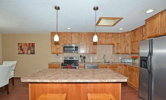 Photo - 1520 W 12th St