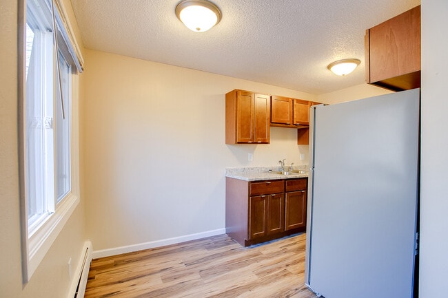 Photo - 1337 Arkwright St N Unit 202