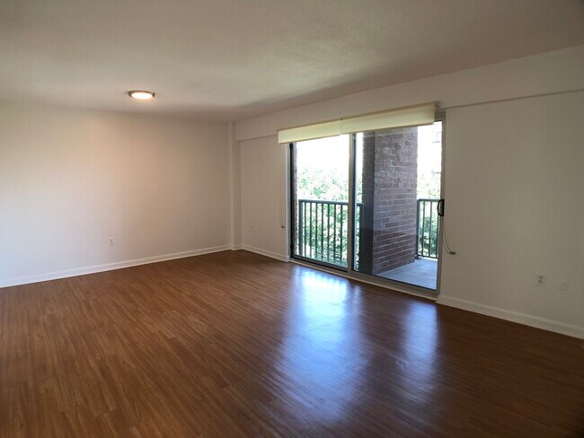Photo - 1300 Army Navy Dr Unit 813