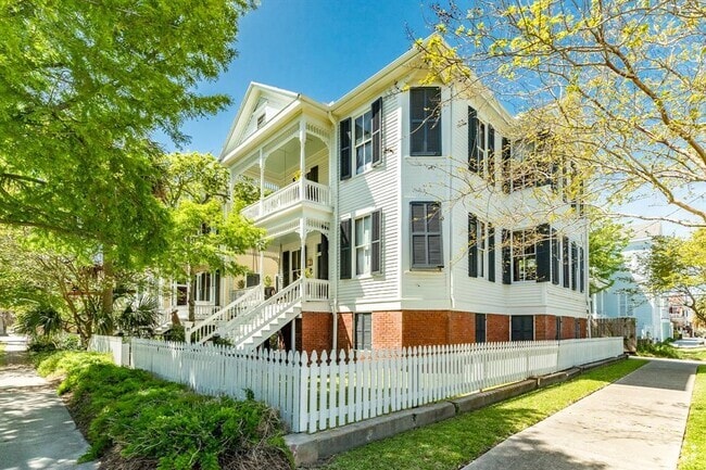 Building Photo - 1702 Sealy Ave Rental