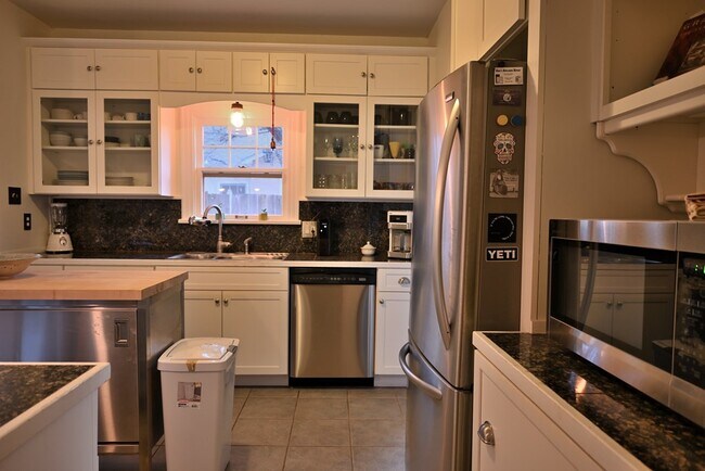 Photo - 401 W Nations Ave