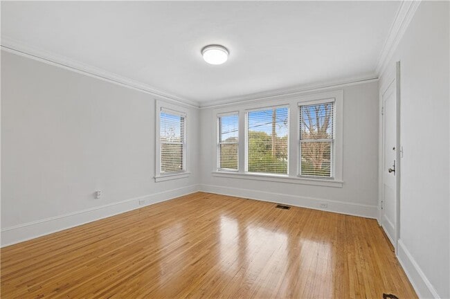 Photo - 716 Lakeview Ave NE Unit 1