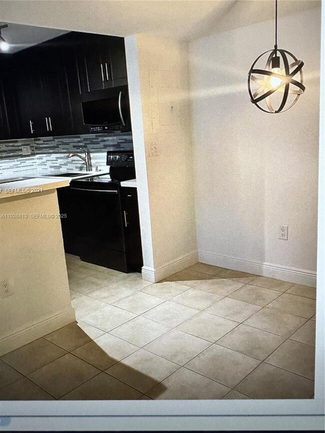 Photo - 7130 NW 179th St Unidad 108