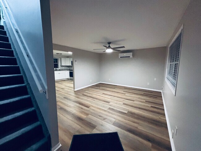 Photo - 981 Yale Ave