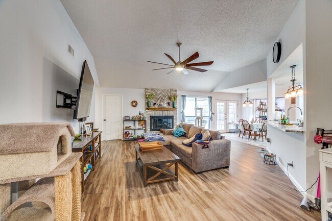 Photo - RENOVATED 4-BEDROOM IN WESTCREEK OAKS