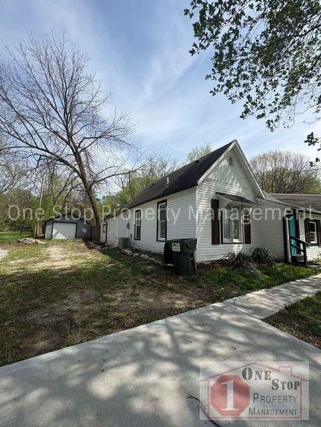 Building Photo - Gorgeous 4 Bedroom, 2 Bath in Independence!