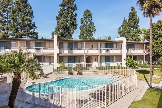 Community Pool - Sandpointe