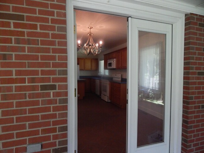 Photo - 2010 S Race St