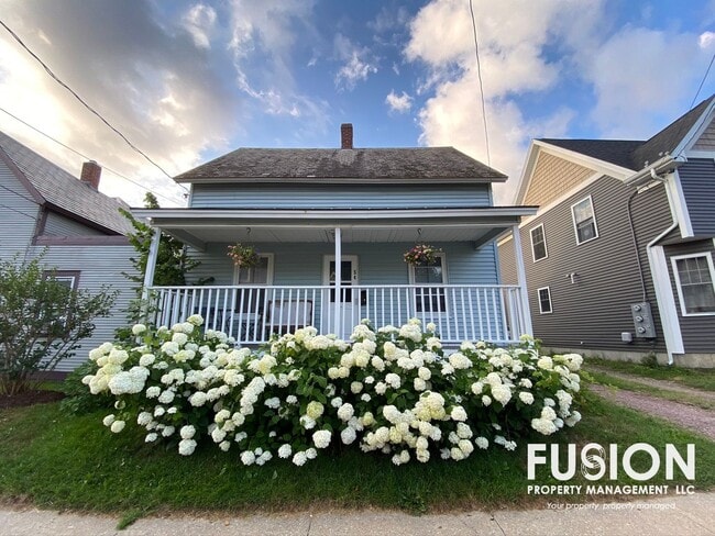 Photo - Adorable 2 bedroom home in Winooski with large backyard!