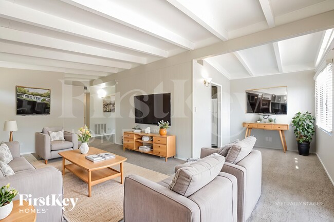 Photo - 333 S Mallard St