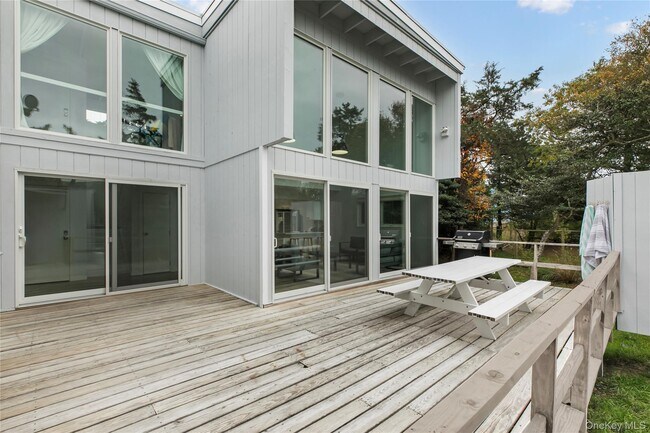 Photo - 54 Thompson Ave