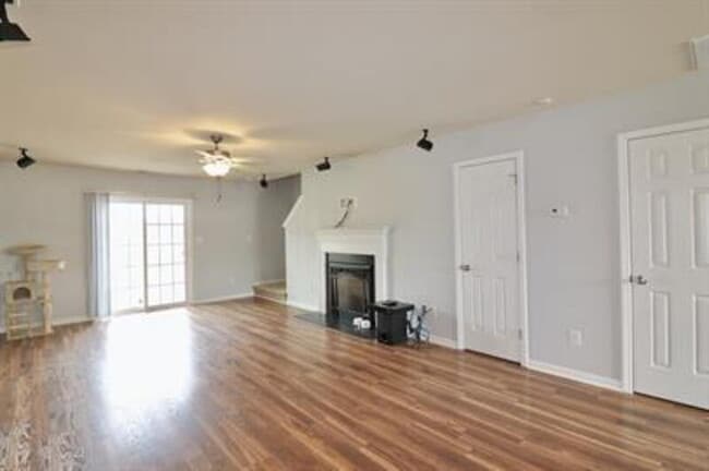 Photo - 198 Collinwood Dr