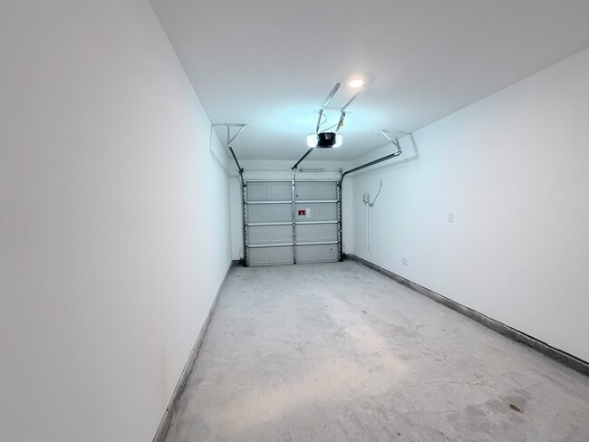 Building Photo - 945 Pertuso Ln