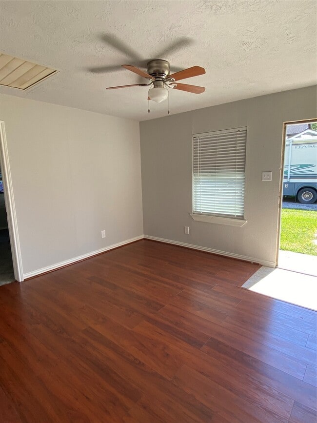 Photo - 311 S 3rd St