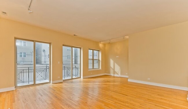 Photo - 2 bed 2.5 bath Logan Square Duplex Unit 2D