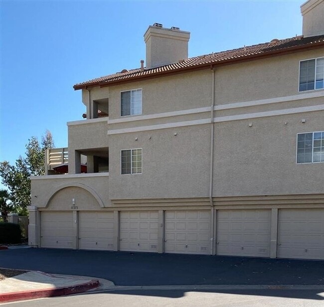 Building Photo - 3 Bedroom, 2 Bathroom Ground-Level Condo f...