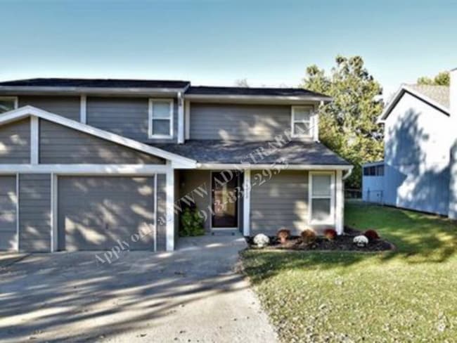 Photo - Adorable 3 Bed 2.5 Bath Duplex in Olathe-Available in JULY!!
