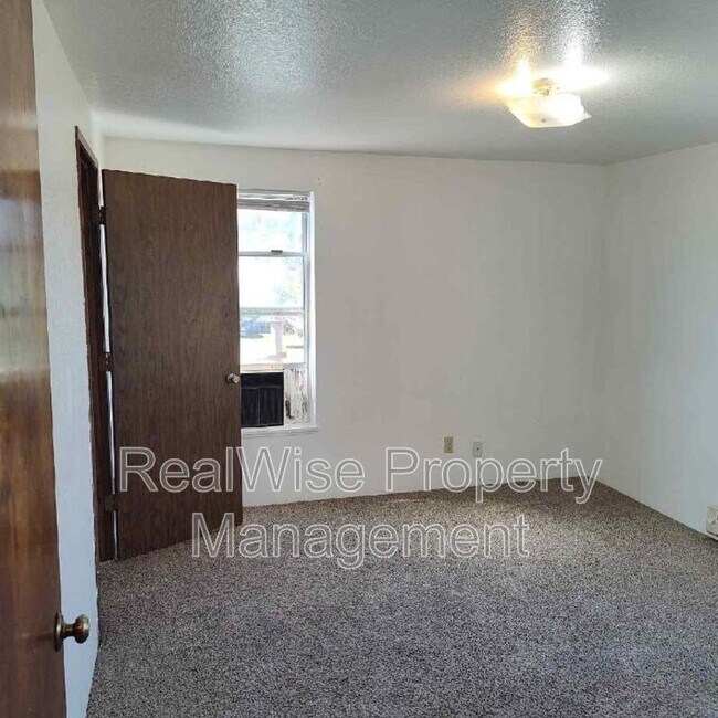 333 S Old Pacific Hwy Condo Unit 1 Condo for Rent in Myrtle Creek, OR