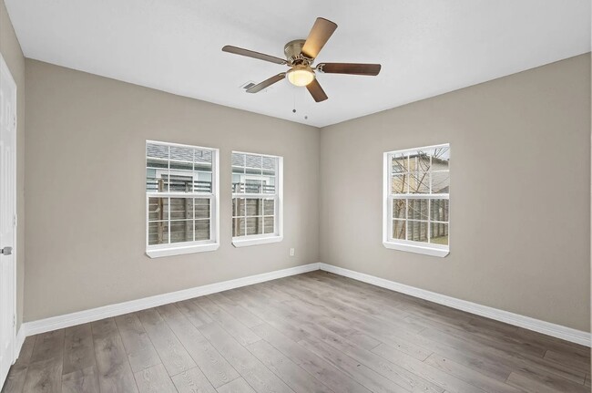 Photo - 5244 Leeland St
