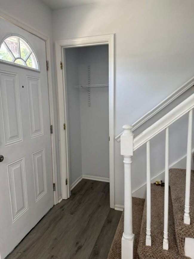 Photo - 302 Cottonwood Ln
