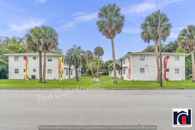 Building Photo - Renovated Spacious 2/2~w/All-in One Washer/Dryer & New AC~Deland Unit (316)4