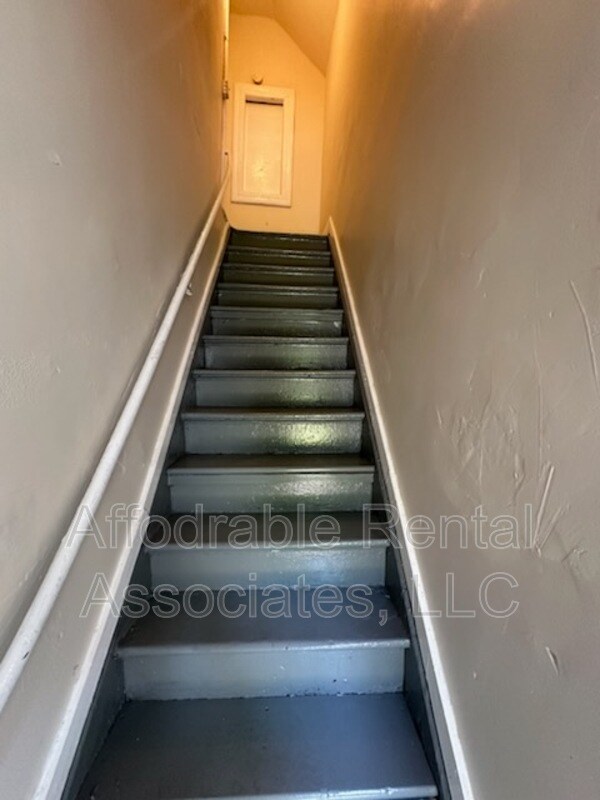 Photo - 112 W Kassner Pl Unit Upper