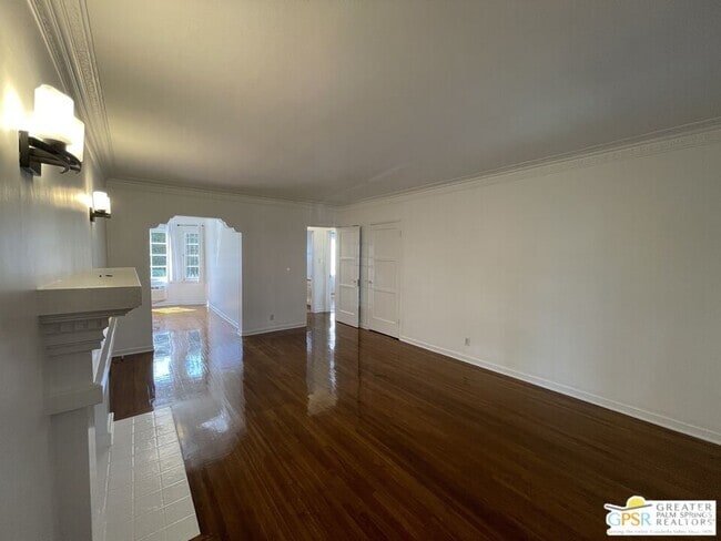 Building Photo - 927 Alandele Ave Rental