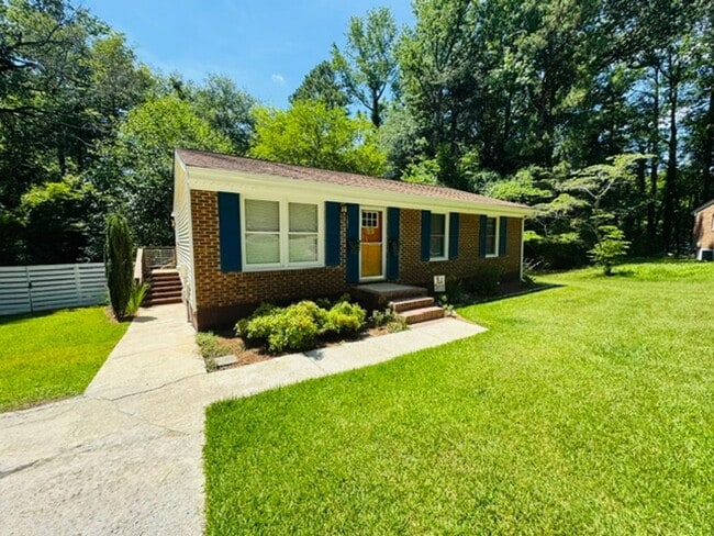 Building Photo - Remodeled ranch with fenced in yard!