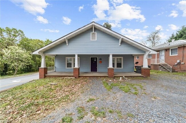 Building Photo - 305 W Kivett St Rental