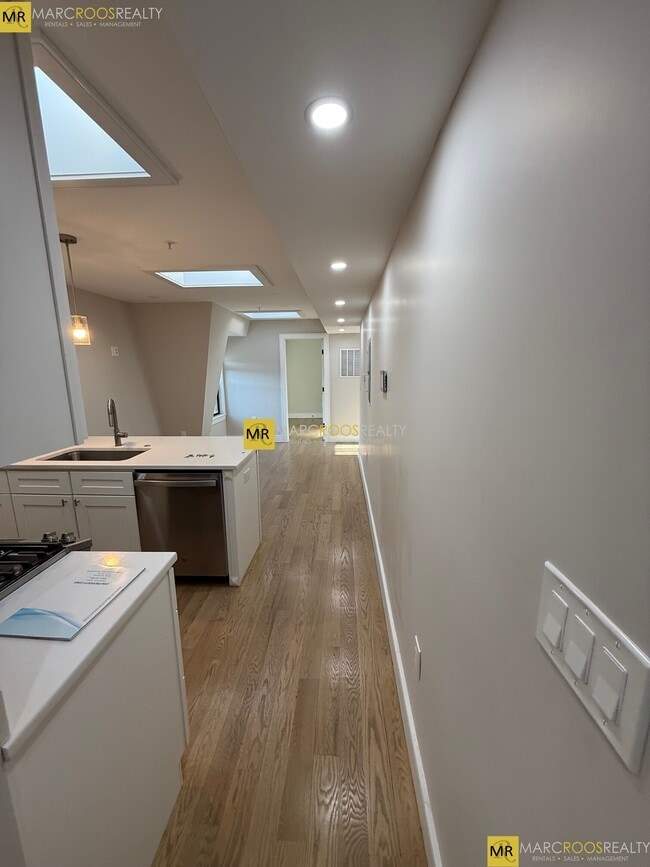 Building Photo - 152 Trenton St Unit 3