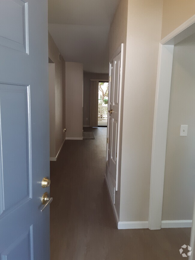 Building Photo - 2598 Oak Rd Rental