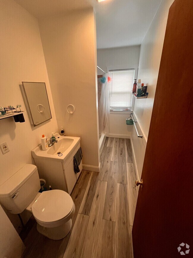 Building Photo - 86 Fellsway W Unit 3 Rental