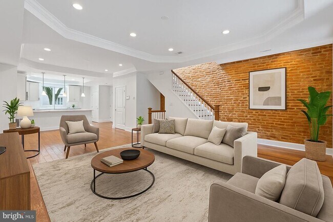 Photo - 1110 Orren St NE