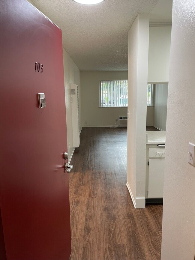 Unit 103 Entry View - La Villa Mesa