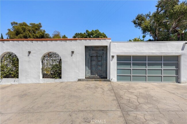 3092 Laurel Canyon Blvd