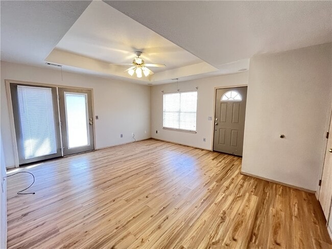 Photo - 884 N Daisy Ln