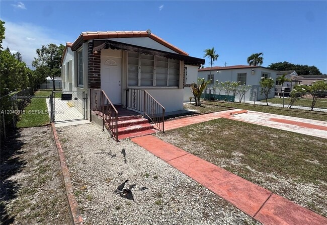 Photo - 459 SE 3rd St