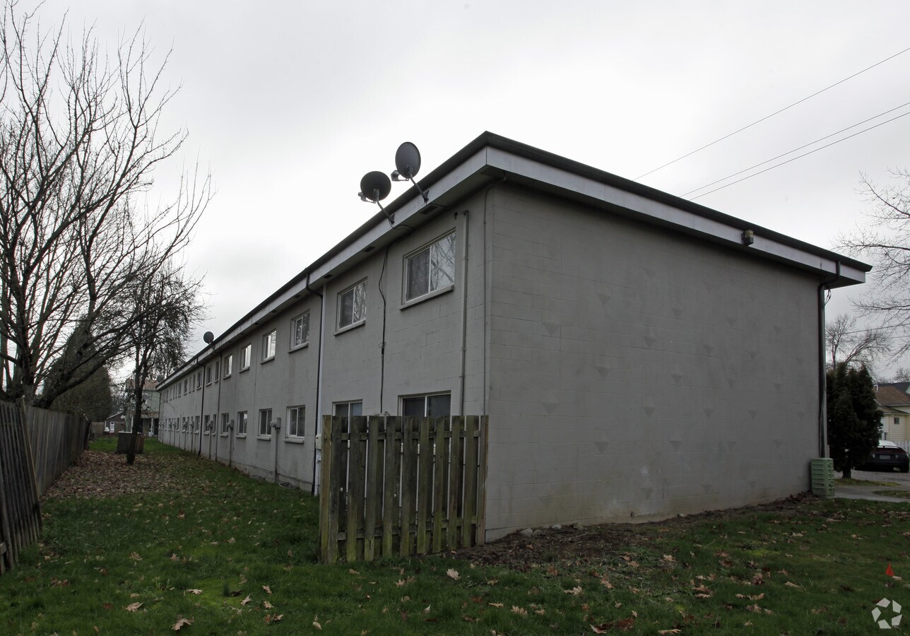 Photo - Rivercrest Apartments