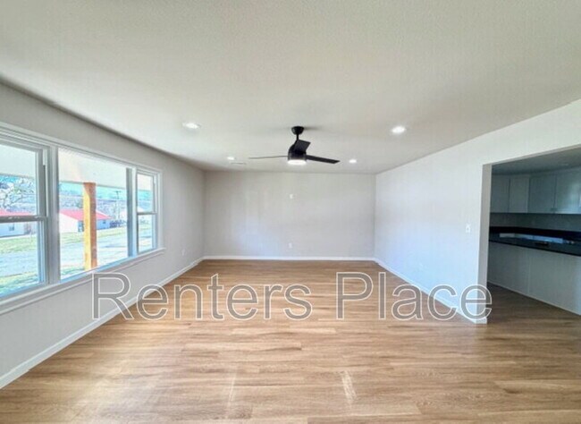 Photo - 543 N Ridgeway St