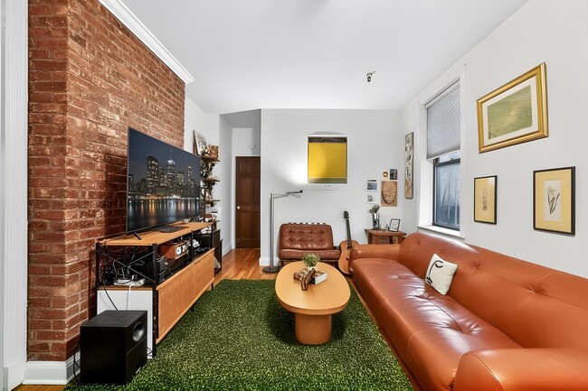 Building Photo - 117 Ogden Ave. Unit 1R