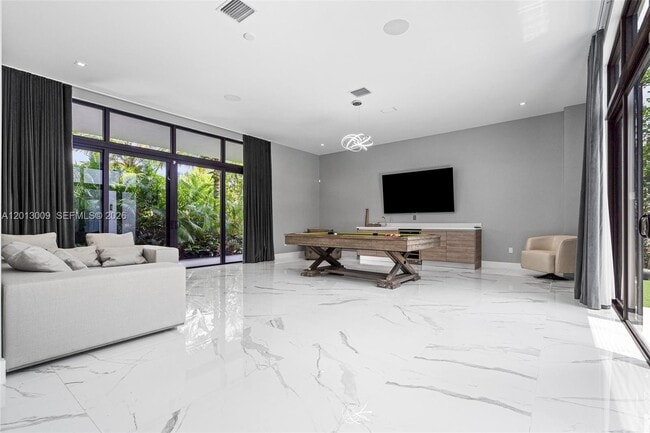 Photo - 16529 Botaniko Dr N