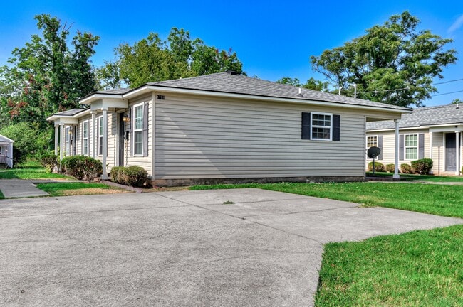 Photo - 1718A Hicks St