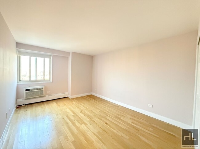 Photo - 1 bed 1 bath with dinning area , Washer and dryer - WEST 93 STREET Unidad 23D
