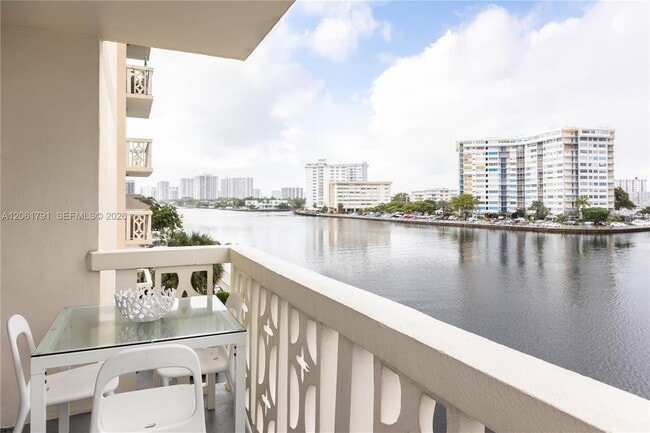 Building Photo - 1817 S Ocean Dr Unit 320