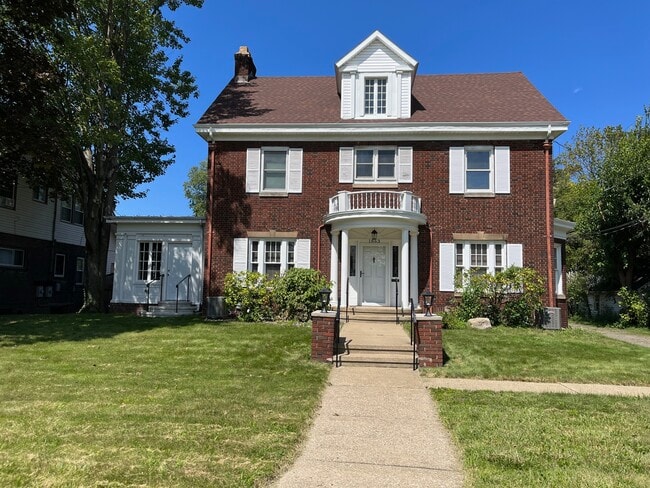 1863 E Market, Warren - 1863 E Market St Apartments