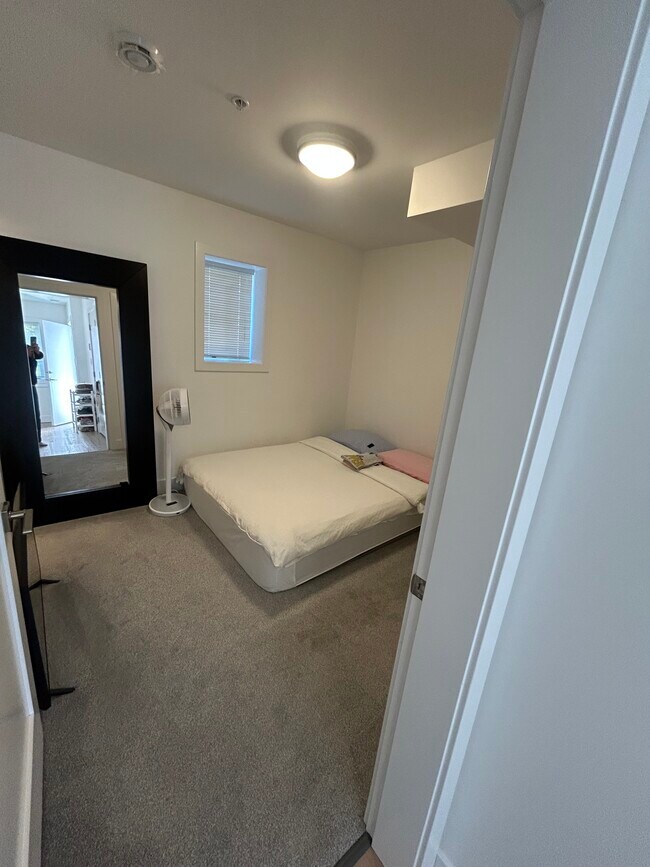 Photo - 717 26th Av E