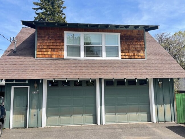 Building Photo - 1637 NW 4th St Unit #2