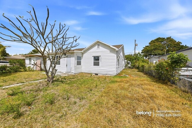 Photo - 170 W 23rd St