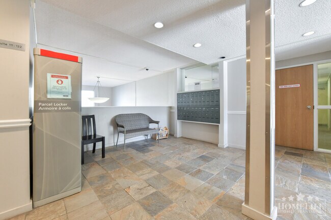 Photo - Walkable 2 Bed Condo in South Surrey Across from Semiahmoo Library and Steps to Shopping and Parks Unité 314